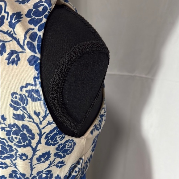 A Calin by Flying Tomato Elegant Cream and Blue Floral Maxi Dress. Size Small - Picture 8 of 9
